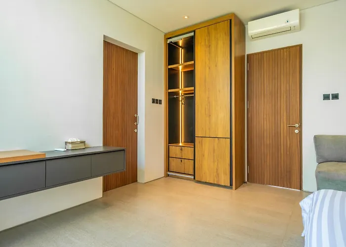 3brd Modern Close To The In